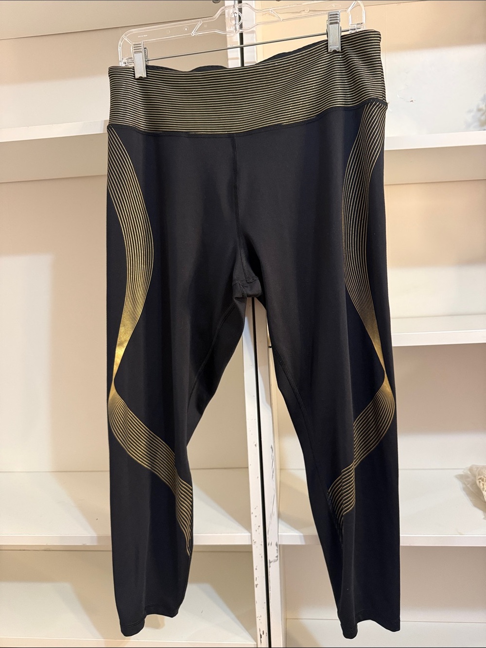 VICTORIA’S SECRET BLACK & GOLD METALLIC LEGGINGS. XL - Picture 3 of 5